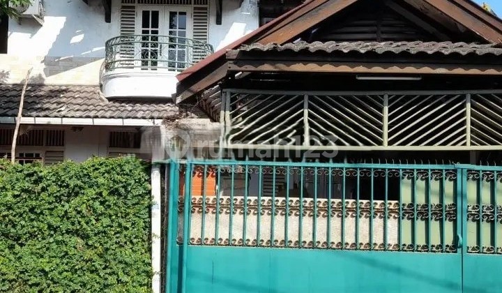 Rumah Lama Dalam Komplek Lingkungan Asri dan Nyaman di Pejaten Timur  