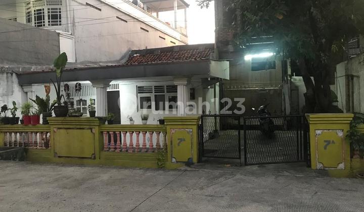 Rumah Tua Hitung Tanah Jalan Lebar Bebas Banjir di Mampang 2