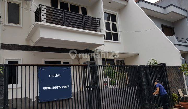 Rumah 2 Lantai Bagus Semi Furnished di Tomang,jakarta Barat 1