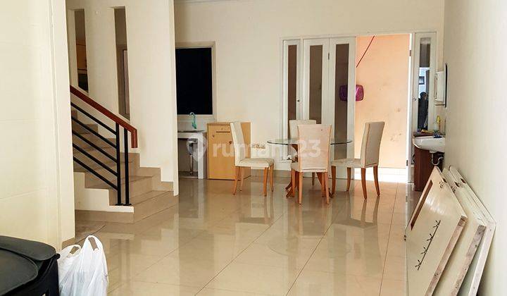 Rumah 2 Lantai Bagus Semi Furnished di Tomang,jakarta Barat 2