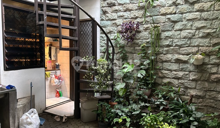 Large House in Greater Kamboja, Tomang, West Jakarta 2