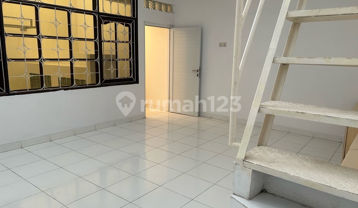 Rumah 2.5 Lantai Siap Huni, Bebas Banjir Di Tomang  2