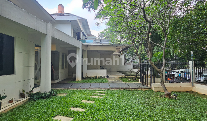 Rumah di Kebayoran Baru, Jakarta Selatan Strategis dan Nyaman 2