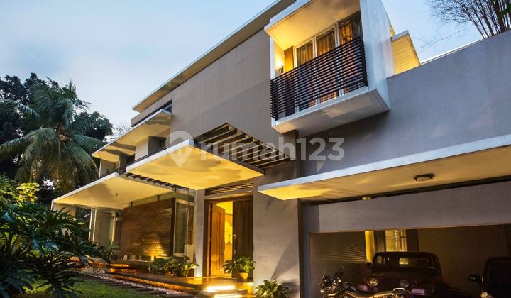 House in West Cilandak, South Jakarta Within a Complex