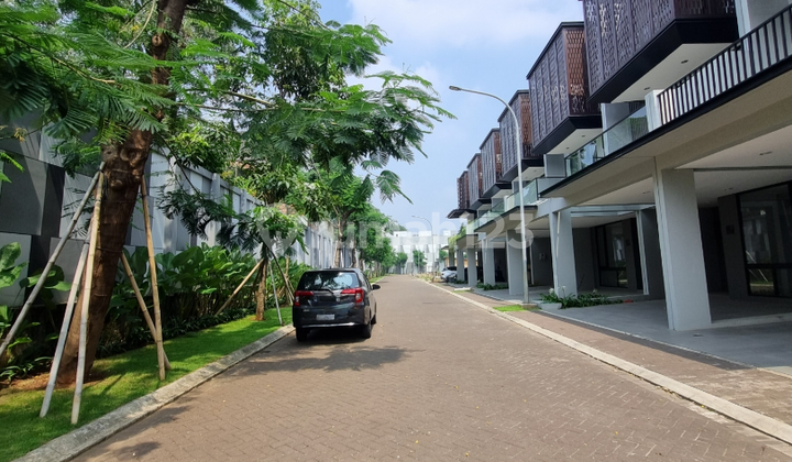 Rumah di Botany Hills Fatmawati, Jakarta Selatan Rumah di Botany Hills Fatmawati, Jakarta Selatan