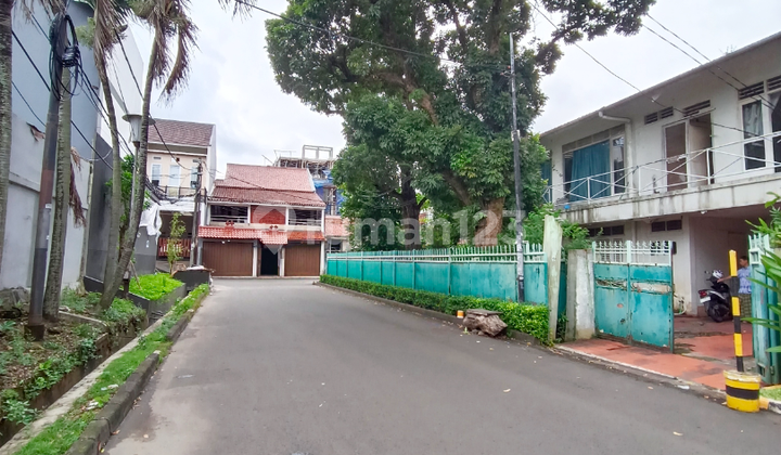 Rumah di Senayan Area, Jakarta Selatan Kompleks Jalan Lebar Rumah di Senayan Area, Jakarta Selatan Kompleks Jalan Lebar