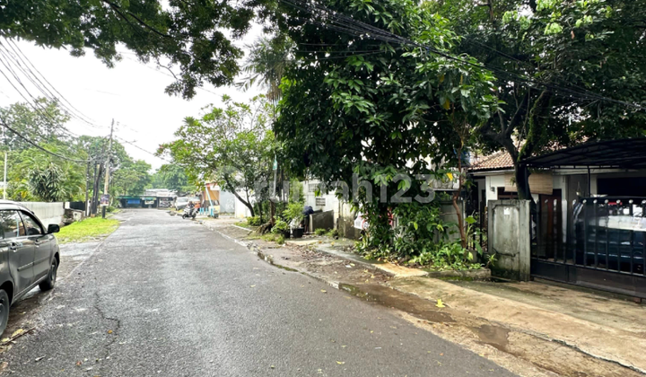 Rumah Lama Hitung Tanah Di Lebak Bulus, Jakarta Selatan Rumah Lama Hitung Tanah Di Lebak Bulus, Jakarta Selatan