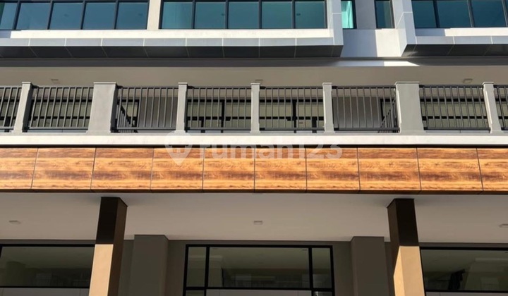 Ruko Crystal Boulevard Summarecon Bekasi Siap Pakai