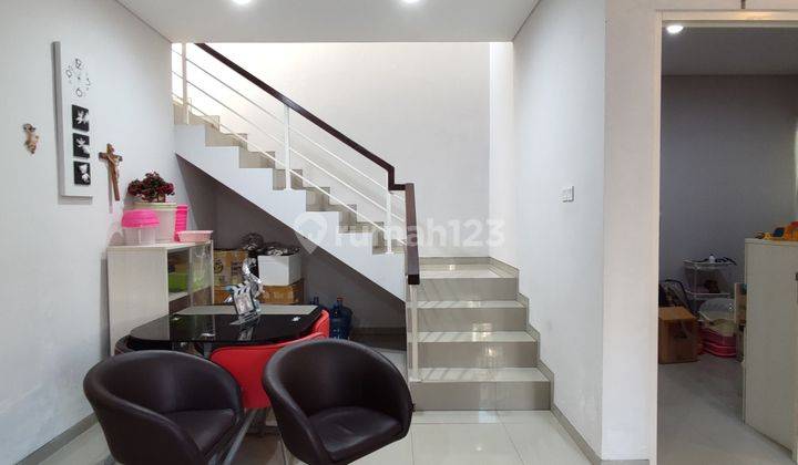 rumah modern minimalis lingkungan elite di Gunung Arjuna, Kerobokan.  2