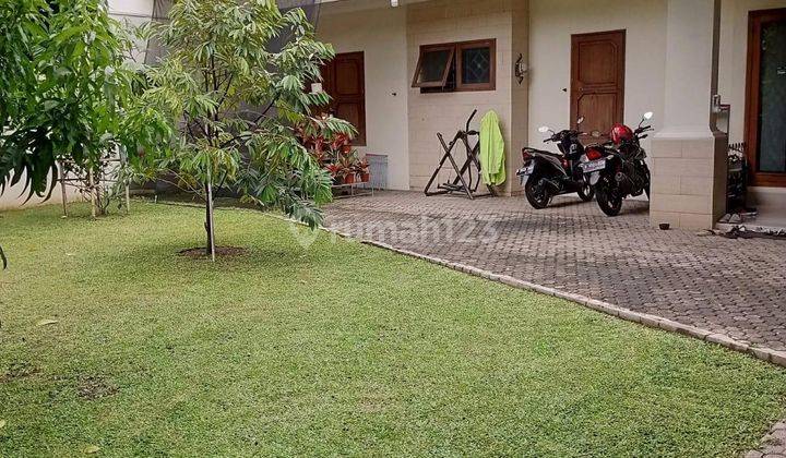 Dijual Rumah Dengan Halaman Luas di Jakarta Pusat 1