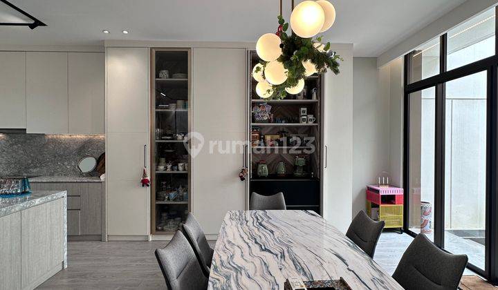 Rumah Mewah Full Furnish Interior Full Elektronik di Summarecon Bekasi 2