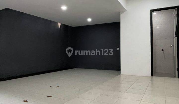 Rumah 3 Lantai Bagus SHM di Kemang, Jakarta Selatan 2