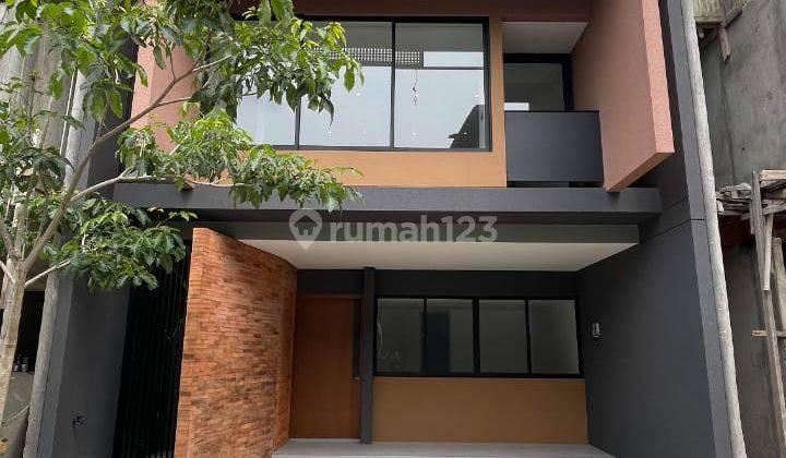 Rumah 3 Lantai Bagus SHM di Kemang, Jakarta Selatan 1