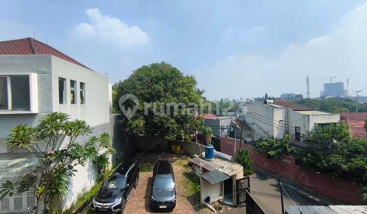 Rumah Nyaman 2 1/2 Lantai Di Kemang Jakarta Selatan 2
