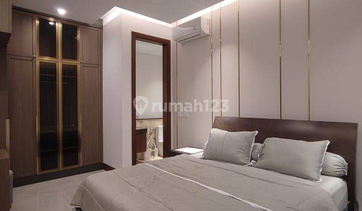 Rumah 3 Lantai Furnished SHM di Jalan Cilandak, Jakarta Selatan 2