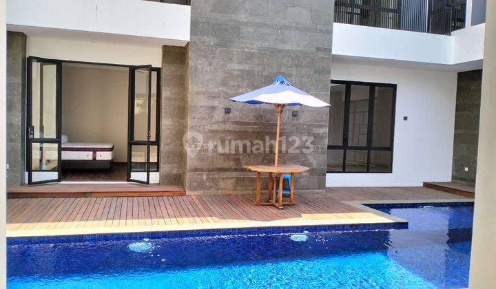 Emerald Cove Summarecon Serpong Tropical Modern Private Pool 1