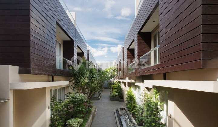 Casaviia Townhouse Kemang Jaksel 3,5 Lantai Pool Optional 