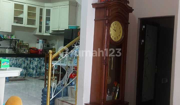 Rumah Keluarga Besar 3 Lantai di Metland Puri – 5 Kamar Dekat Toll 2
