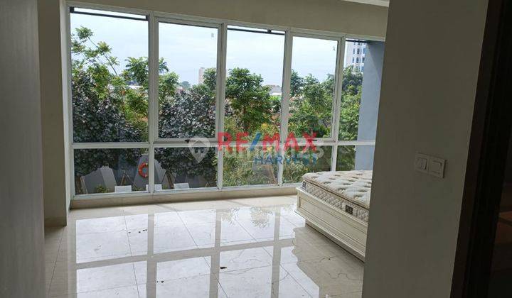 DIJUAL TOWN HOUSE PURI MANSION ESTATE, View Swimming Pool, Kondisi Bagus & Siap Huni Rumah 3 Lantai Semi Furnished Bagus SHM - Sertifikat Hak Milik di Town House Puri Mansion Estate, Jakarta Barat, Puri Mansion 1