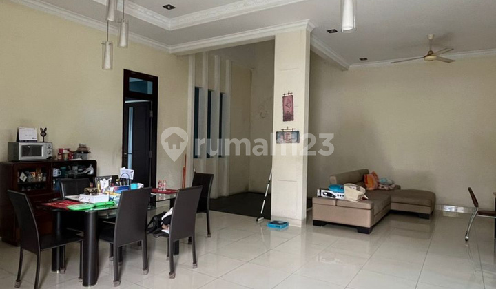 Harga Bu Dibawah NJOP! Rumah Cantik Hoek Taman Semanan Indah
