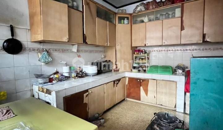 Spacious & Comfortable House Suitable for Living & Business in Kemanggisan 2