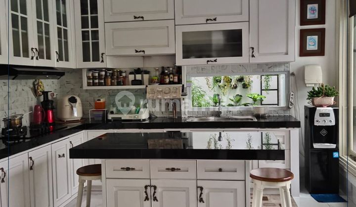 Urgent Sale - Nice Move-in Ready House in a Strategic Location with Swimming Pool & KPR Available in Menteng, Central Jakarta