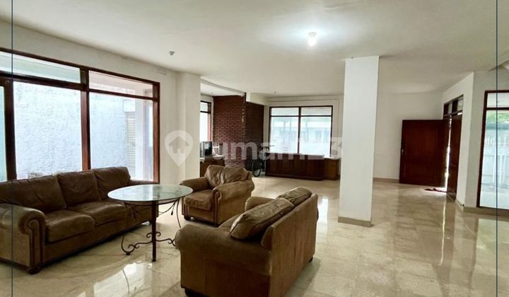 Dijual Cepat Rumah Besar & Luas Lokasi Sangat Strategis Di Darmawangsa, Jakarta Selatan