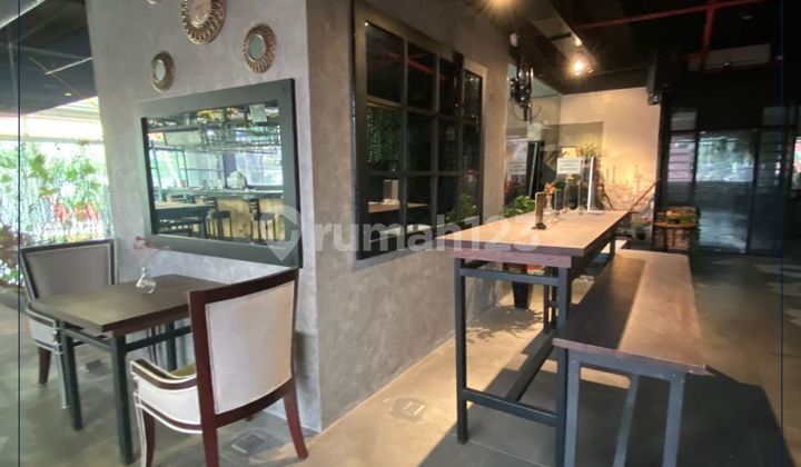 For Quick Sale - Fully Furnished Hotel in a Very Strategic Location, Two-Car Wide Road on Gunung Sahari, Central Jakarta.