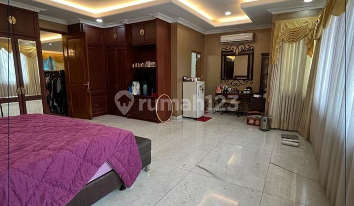 Dijual Cepat - Rumah Bagus Siap Huni Lokasi Sangat Strategis Semi Furnished Row Jalan 2 Mobil & Bisa Kpr Di Pluit, Jakarta Utara 2