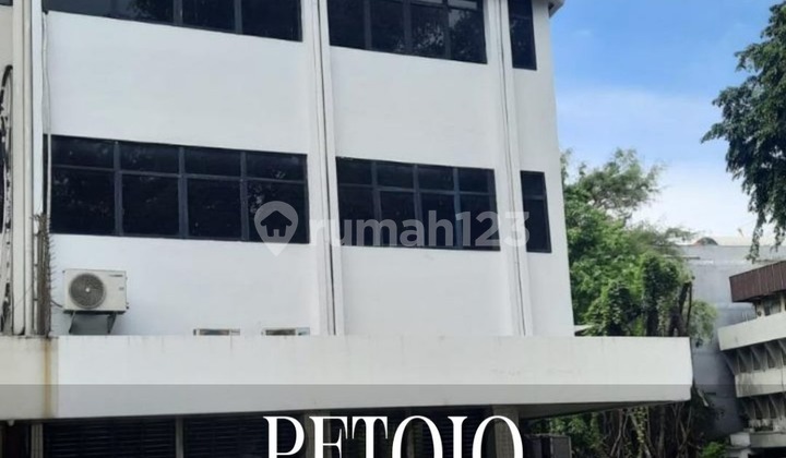 Dijual Cepat Ruko Gandeng Posisi Hoek dan Area Parkir Luas di Petojo, Jakarta Pusat