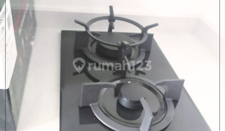 Loss Sale - Semi-Furnished Studio Apartment with City View, Mid Floor in East Jakarta Loss Sale - Semi-Furnished Studio Apartment with City View, Mid Floor in East Jakarta