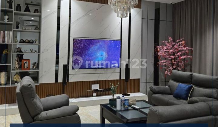 Quick Sale - Luxurious And Beautiful Fully Furnished 2.5 Story House In North Jakarta