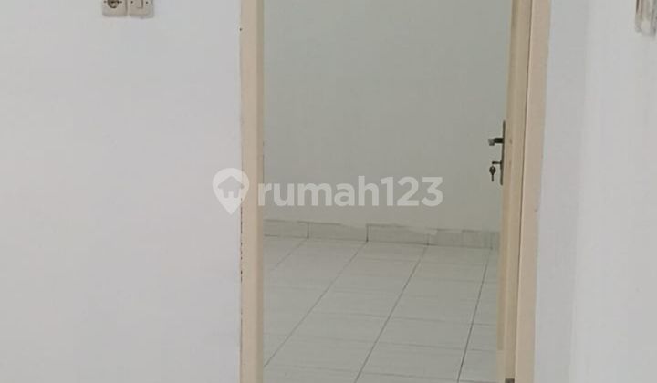 Dijual Cepat Rumah Tinggal Bangunan 3 Lantai di Duri Selatan, Tambora 2