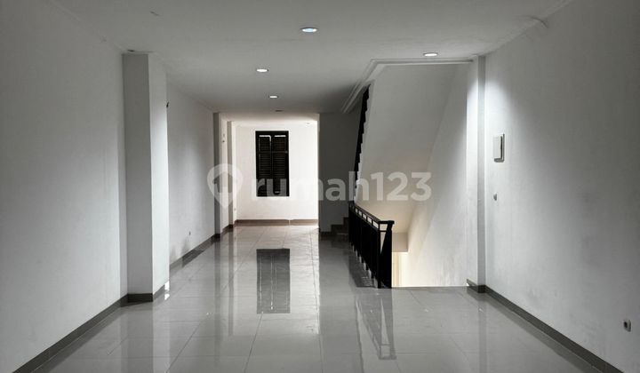 For Sale Fast - Very Strategic Shop House Suitable for Business & Can Be Mortgaged in North Jakarta 1