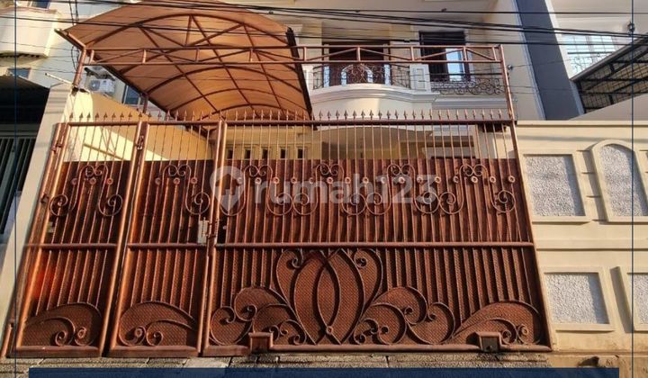 Dijual Cepat - Rumah Bagus Siap Huni Lokasi Sangat Strategis Bangunan 3 Lantai & Bisa KPR Di Mangga Besar, Jakarta Barat Dijual Cepat - Rumah Bagus Siap Huni Lokasi Sangat Strategis Bangunan 3 Lantai & Bisa KPR Di Mangga Besar, Jakarta Barat