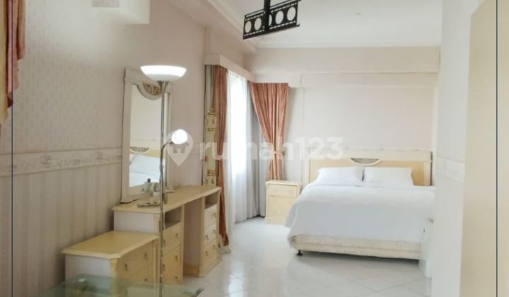 Dijual Cepat - Apartemen 3br Full Furnished Lantai Sedang & Bisa Kpr Di Jakarta Barat