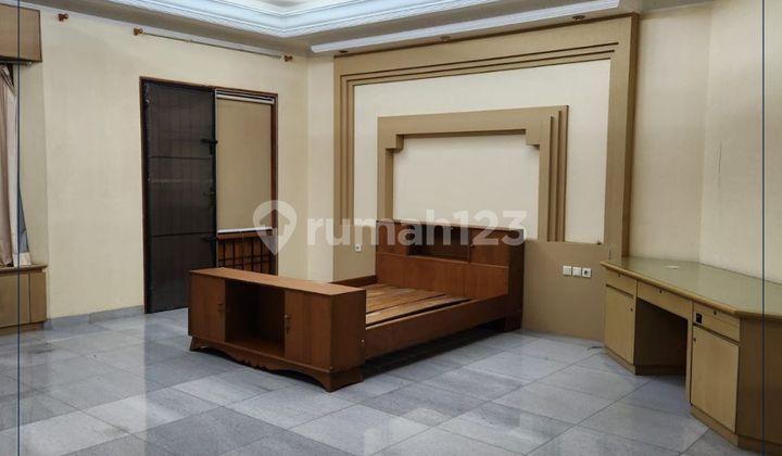 Dijual Murah - Rumah Mewah Siap Huni Sangat Strategis Lebar Jalan 3 Mobil & Bisa KPR Di Green Garden, Jakarta Barat 2