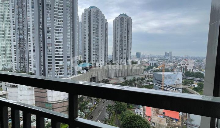 Dijual Cepat Apartemen Full Furnished Lantai Tinggi View Mall di Apartemen Westmark, Jakarta Barat 2