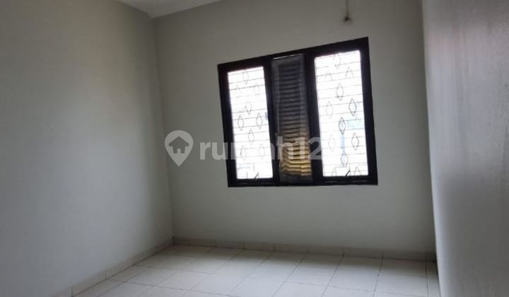 Quick Sale Good House Ready to Occupy in Tanjung Duren, West Jakarta 2