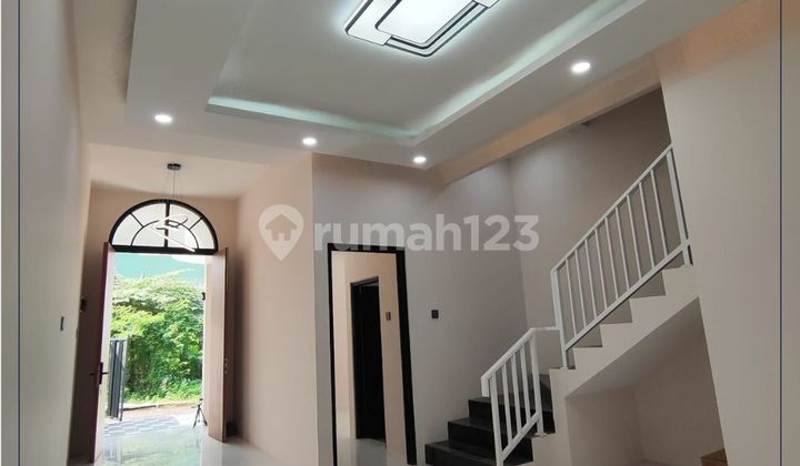 Dijual Cepat - Brand New House Semi Furnished Lingkungan Nyaman Lokasi Sangat Strategis Lebar Jalan 2 Mobil & bisa KPR di Meruya Land, Jakarta Barat 2