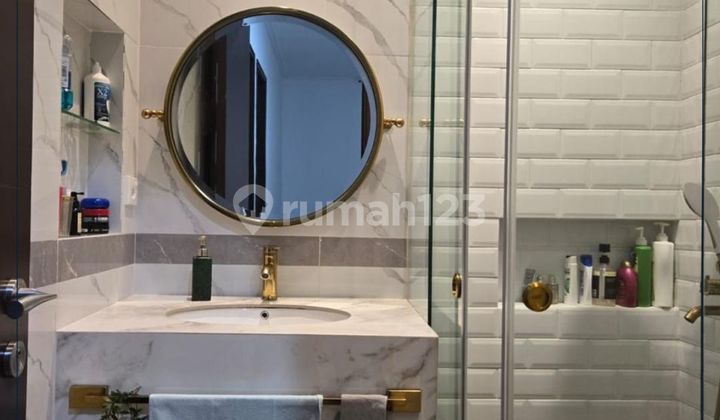 Quick Sale - Luxurious And Beautiful Fully Furnished 2.5 Story House In North Jakarta 2