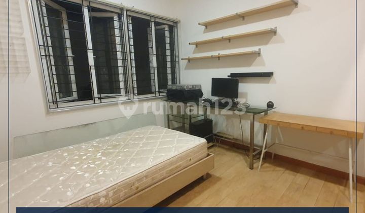 Dijual Cepat - Rumah Tinggal Siap Huni Sangat Strategis & Bisa Kpr Di Jakarta Barar