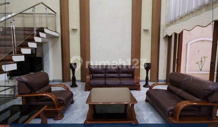 Dijual Murah - Rumah Mewah Siap Huni Sangat Strategis Lebar Jalan 3 Mobil & Bisa KPR Di Green Garden, Jakarta Barat