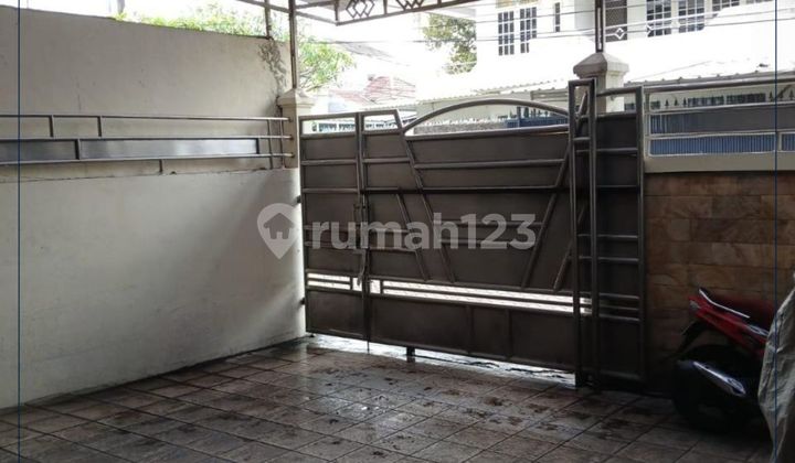 Dijual Cepat - Rumah Luas Siap Huni Lokasi Strategis Row Jalan 2 Mobil & Bisa Kpr Di Komplek Kebun Jeruk Indah, Jakarta Barat 2