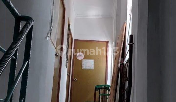 Dijual Murah - Rumah Tinggal Posisi Hoek Siap Huni Bangunan 4 Lantai Row Jalan 2 Mobil & Bisa KPR Di Jelambar, Jakarta Barat 2