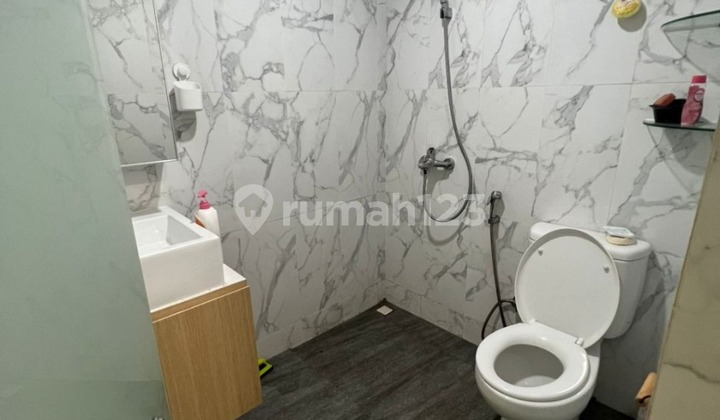 For Sale Cheap 3BR Semi-Furnished Mid-Floor Apartment in Paradise Mansion Apartment, West Jakarta 2