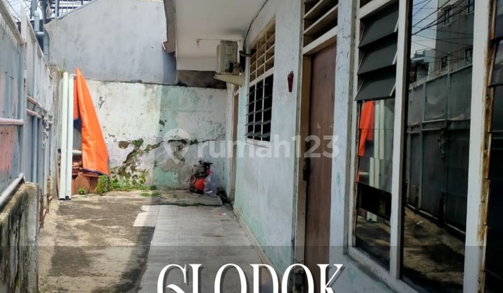 Dijual Murah Rumah Hitung Tanah Posisi Hoek Sangat Strategis di Glodok, Jakarta Barat Dijual Murah Rumah Hitung Tanah Posisi Hoek Sangat Strategis di Glodok, Jakarta Barat
