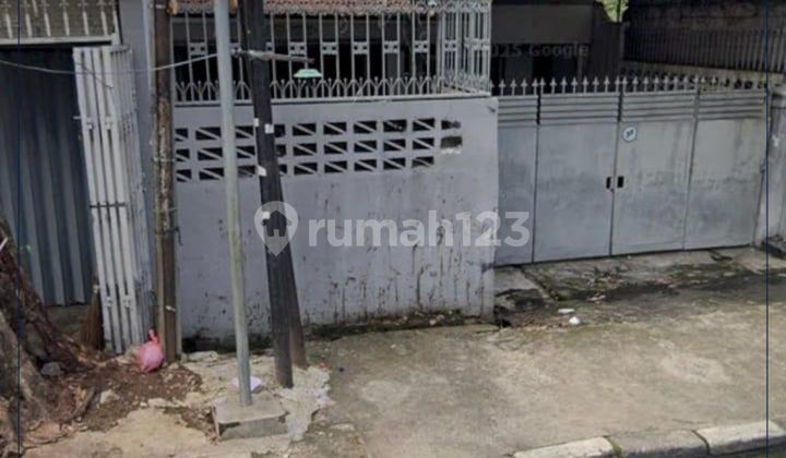 For Sale / Quick Rent - Old Corner House, Can Be Commercial, Very Strategic Location on Main Road & Eligible for KPR in Kebayoran Lama, South Jakarta For Sale / Quick Rent - Old Corner House, Can Be Commercial, Very Strategic Location on Main Road & Eligible for KPR in Kebayoran Lama, South Jakarta