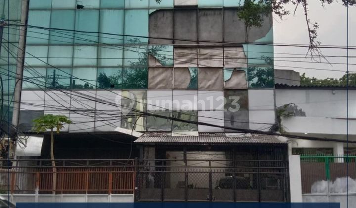 For Quick Sale - Strategic Location Shop House, Ideal for Business / Residence, Two-Car Road Row & KPR Available in Cideng, Central Jakarta.