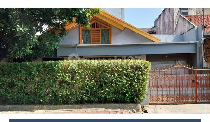 For Rent Fast - Neat House Suitable for Commercial Business in West Jakarta
